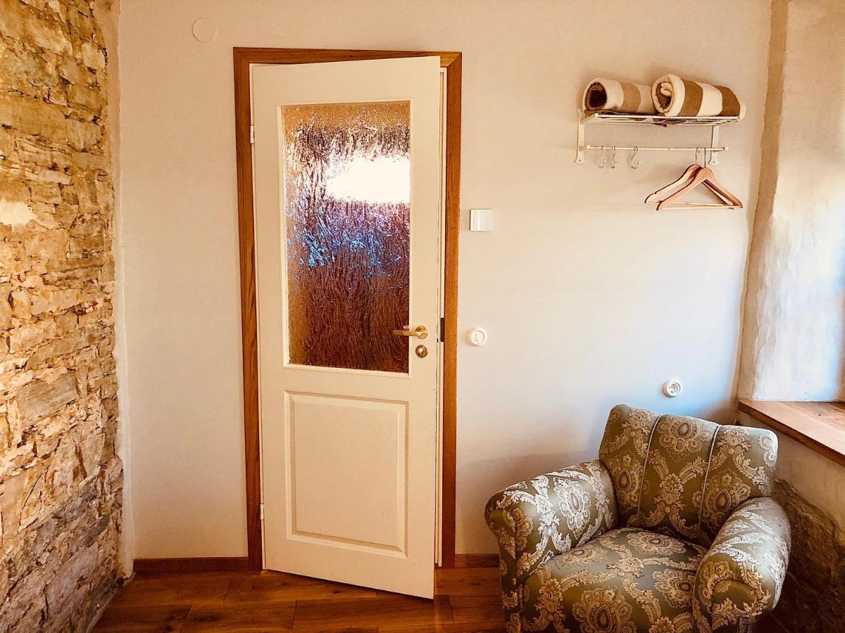 Kohtu Apartment Unique Kuressaare Kültér fotó