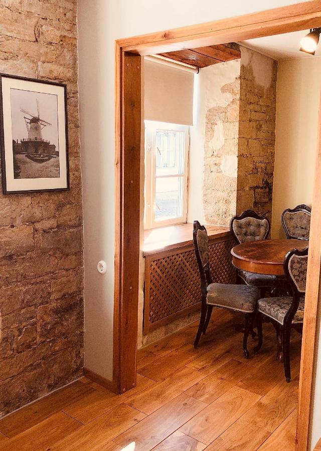 Kohtu Apartment Unique Kuressaare Kültér fotó